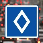 Baklava Dilimini Andıran Yeni Trafik Levhası Geliyor: İşte Tüm Sürücülerin Öğrenmesi Gereken Anlamı!